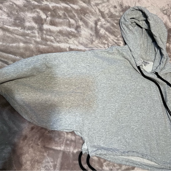 The Greii Dolman cropped hoodie - Picture 3 of 4